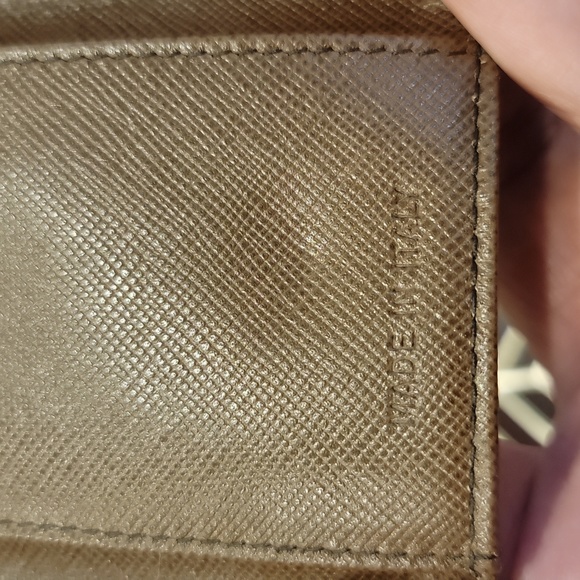 Authentic Prada key case - Picture 8 of 9